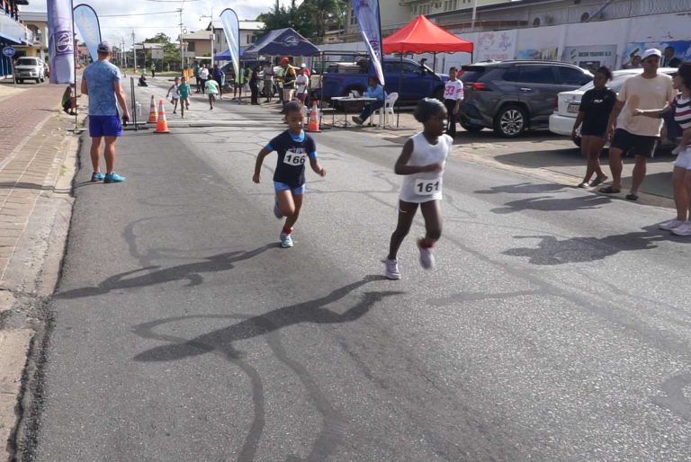 Back 2 School Aquathlon zet jonge sporters in beweging